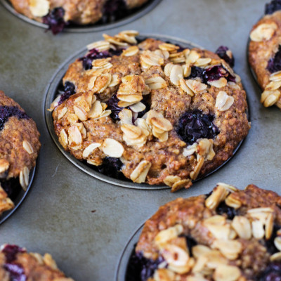 blueberry muffins with crunchy granola topping