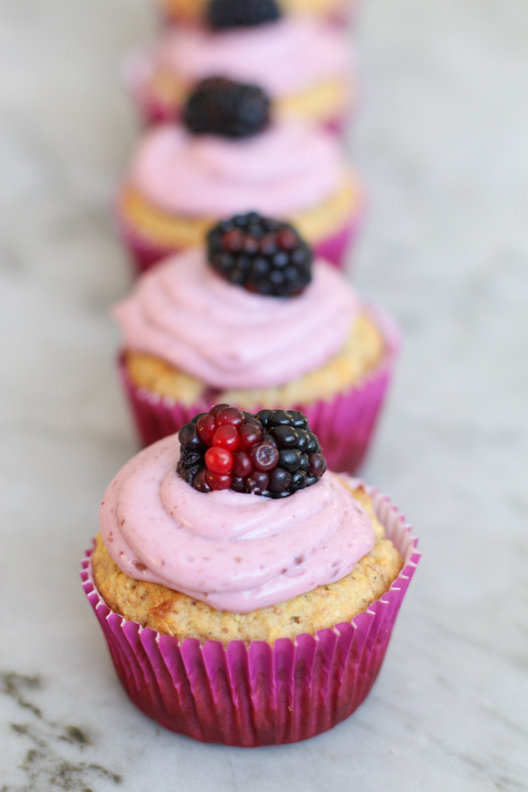 blackberry cupcakes with blackberry cream cheese frosting - Girl on the ...
